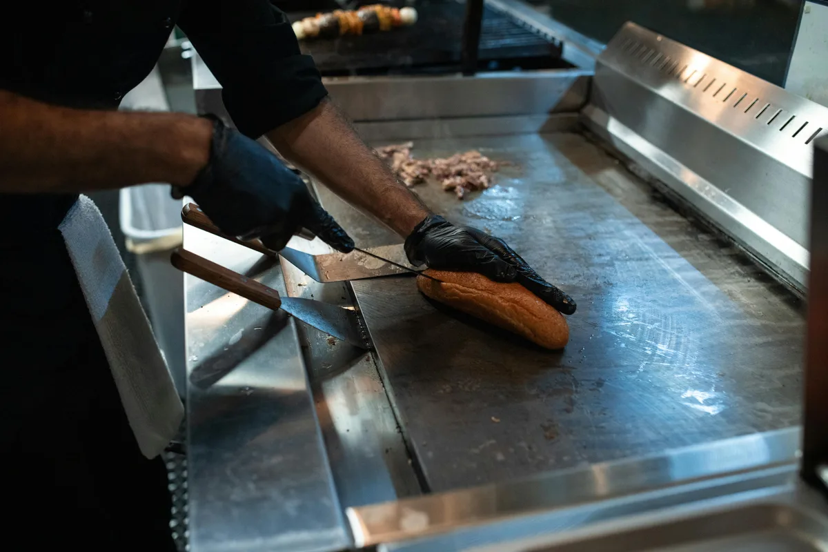 Griddle vs Fryer: Choosing the Right Equipment for Your Menu